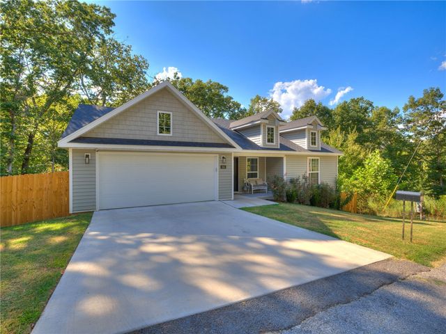 16 Lanark Circle, Bella Vista, AR 72715