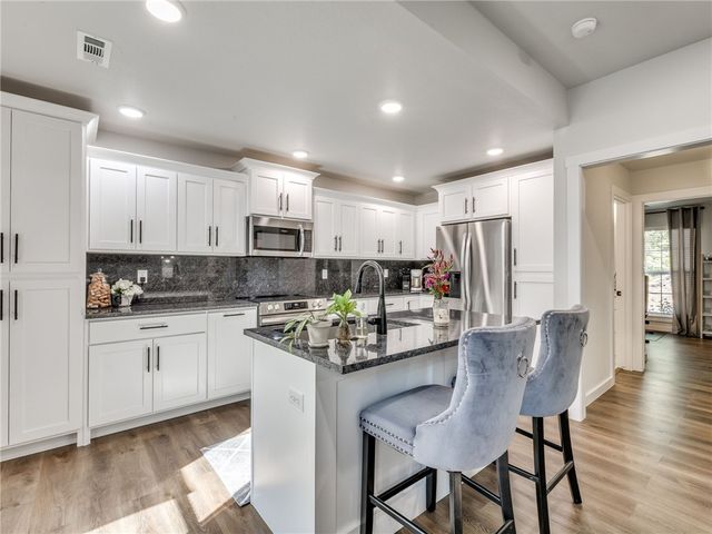 16 Lanark Circle, Bella Vista, AR 72715