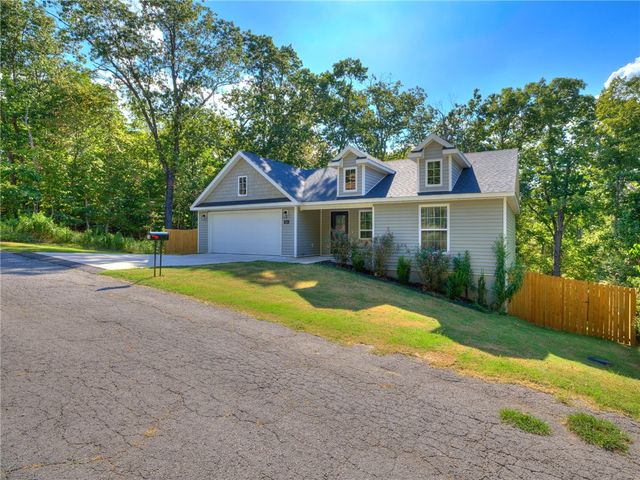 16 Lanark Circle, Bella Vista, AR 72715