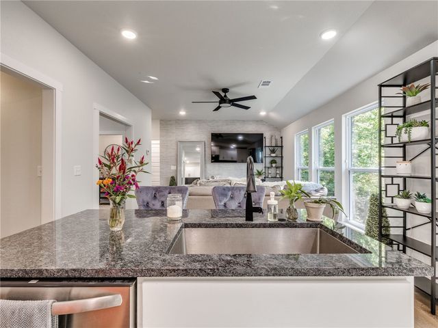 16 Lanark Circle, Bella Vista, AR 72715