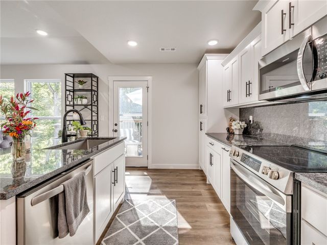 16 Lanark Circle, Bella Vista, AR 72715
