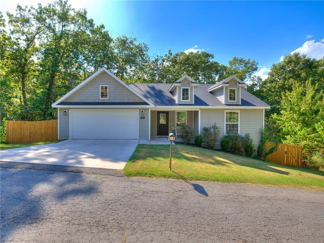 16 Lanark Circle, Bella Vista, AR 72715