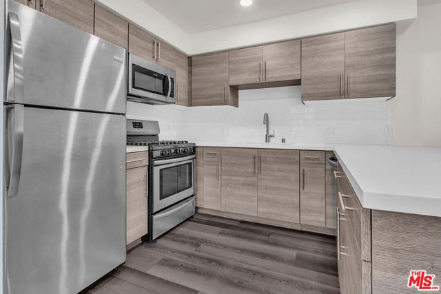 3667 Mentone Avenue 2, Los Angeles, CA 90034