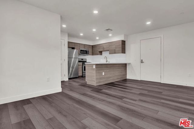 3667 Mentone Avenue 2, Los Angeles, CA 90034