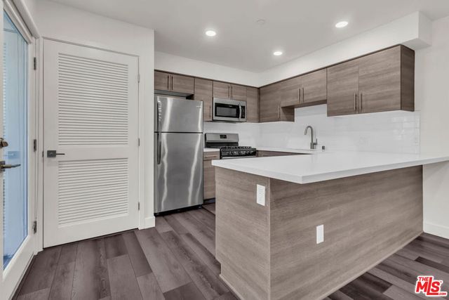 3667 Mentone Avenue 2, Los Angeles, CA 90034