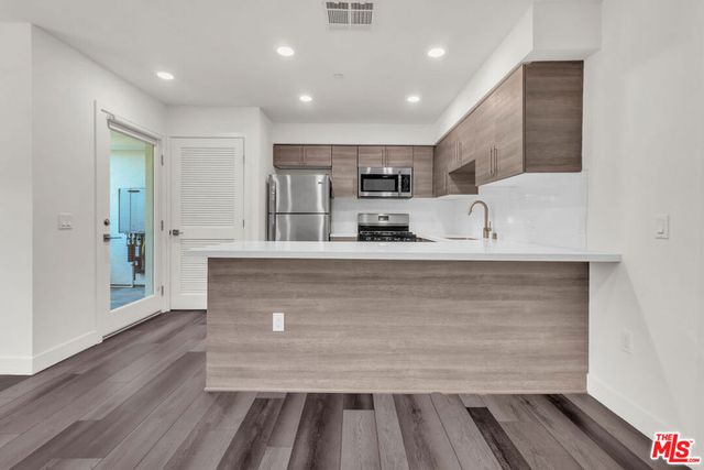 3667 Mentone Avenue 2, Los Angeles, CA 90034