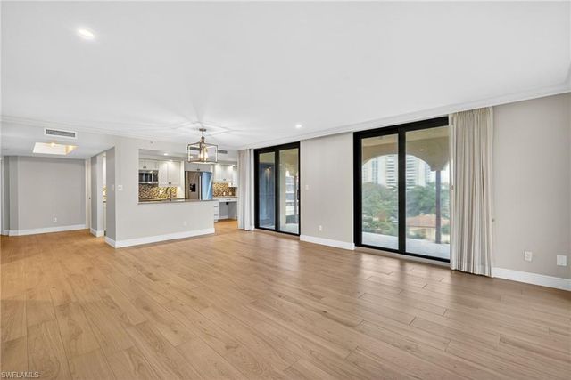 6020 PELICAN BAY BLVD # E402, Naples, FL 34108