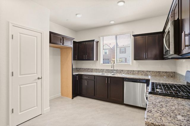 313 Sullivan Dr, Merced, CA 95348