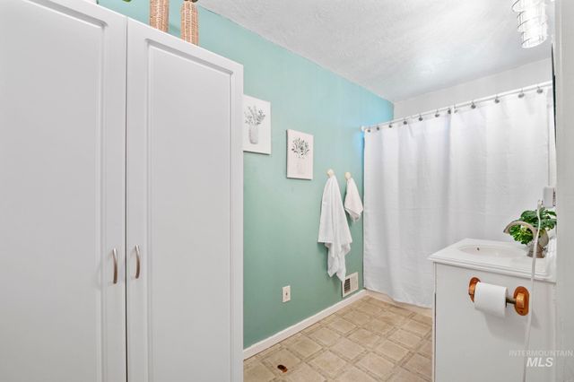 220 W Washington St, Meridian, ID 83642