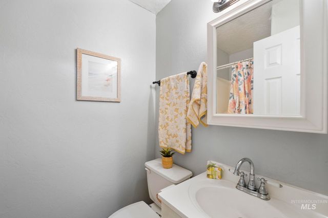 220 W Washington St, Meridian, ID 83642