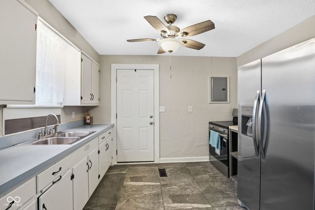 1325 S K Street, Elwood, IN 46036