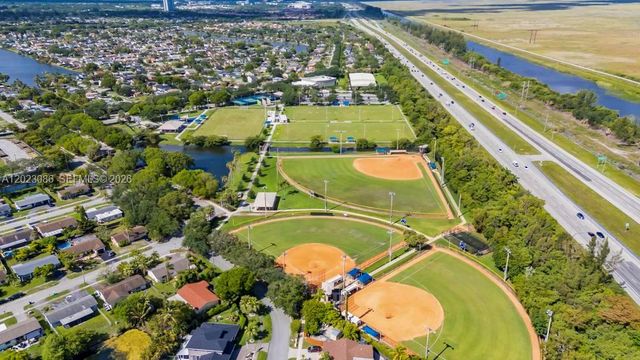 11641 NW 42nd St, Sunrise, FL 33323