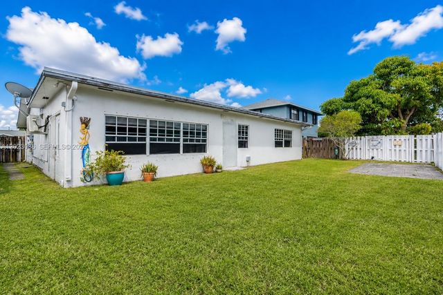 11641 NW 42nd St, Sunrise, FL 33323