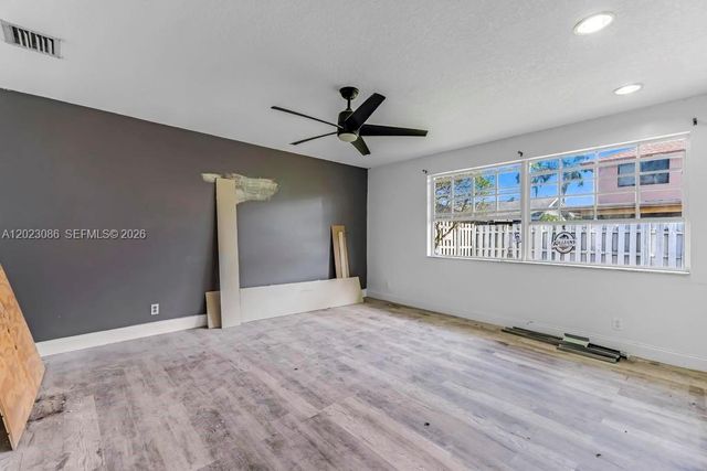 11641 NW 42nd St, Sunrise, FL 33323