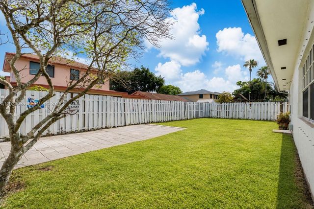 11641 NW 42nd St, Sunrise, FL 33323