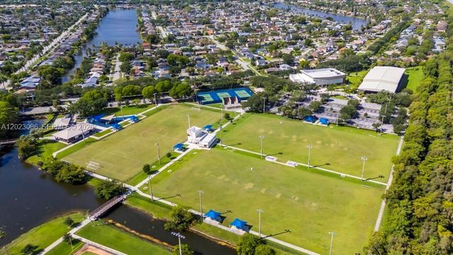 11641 NW 42nd St, Sunrise, FL 33323
