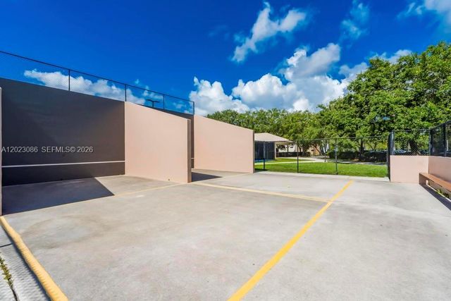 11641 NW 42nd St, Sunrise, FL 33323