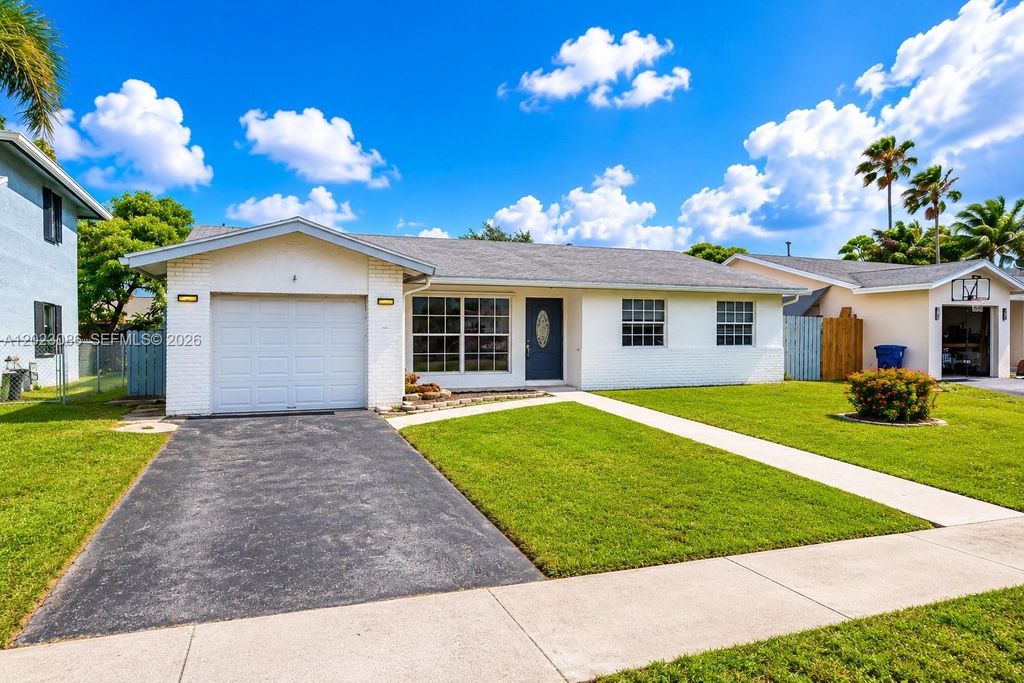 11641 NW 42nd St, Sunrise, FL 33323