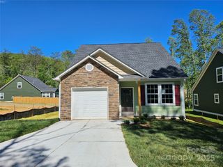 139 Brooks Cove Road, Black Mountain, NC 28711