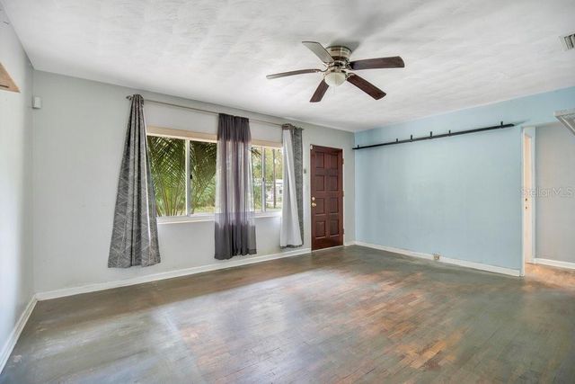 525 S DEXTER AVENUE, Deland, FL 32720