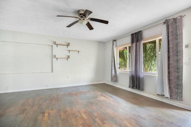 525 S DEXTER AVENUE, Deland, FL 32720