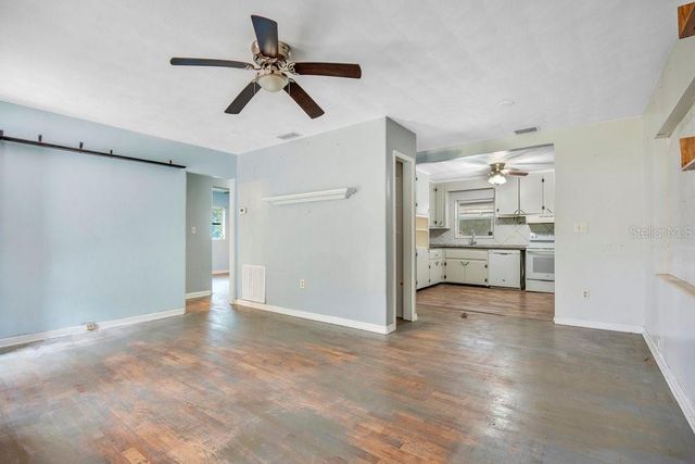 525 S DEXTER AVENUE, Deland, FL 32720