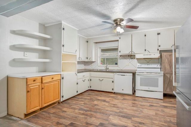 525 S DEXTER AVENUE, Deland, FL 32720