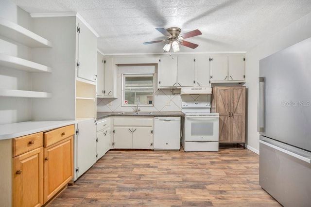 525 S DEXTER AVENUE, Deland, FL 32720