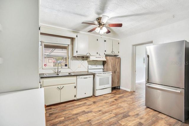 525 S DEXTER AVENUE, Deland, FL 32720