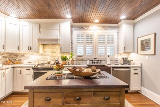 224 Northwest Mason Place, Abingdon, VA 24210