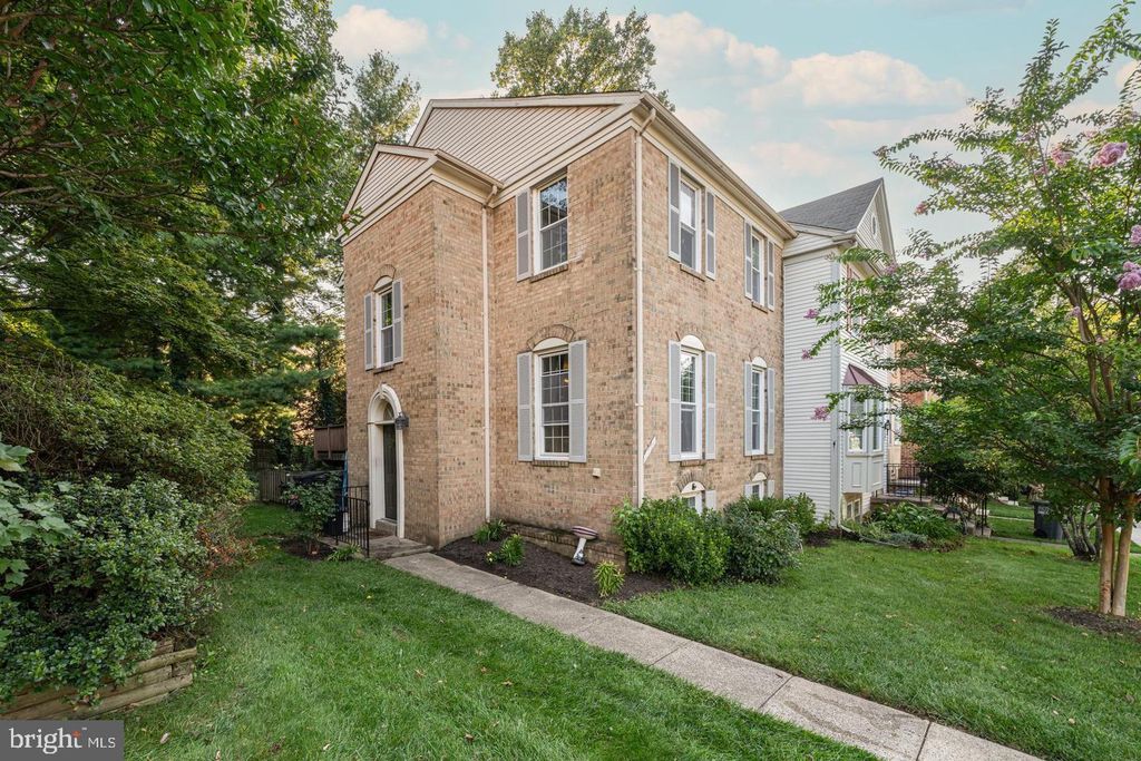 4235 SLEEPY LAKE DR, Fairfax, VA 22033