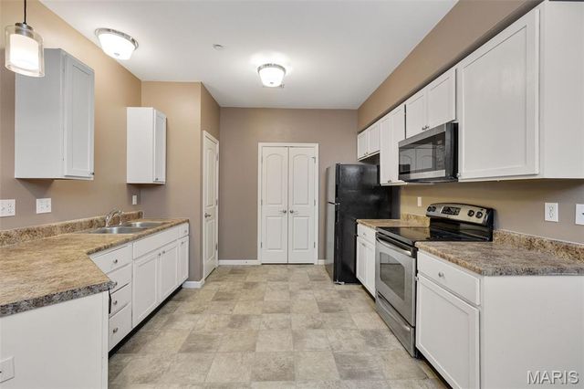 6411 Brookfield Court, St Louis, MO 63129