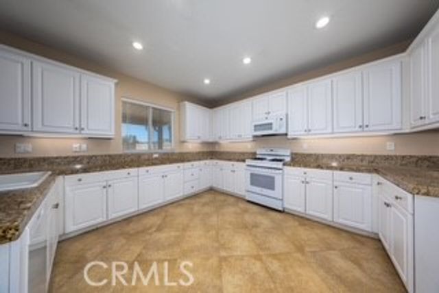 1122 Enchanted, San Jacinto, CA 92582