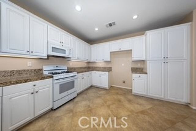 1122 Enchanted, San Jacinto, CA 92582