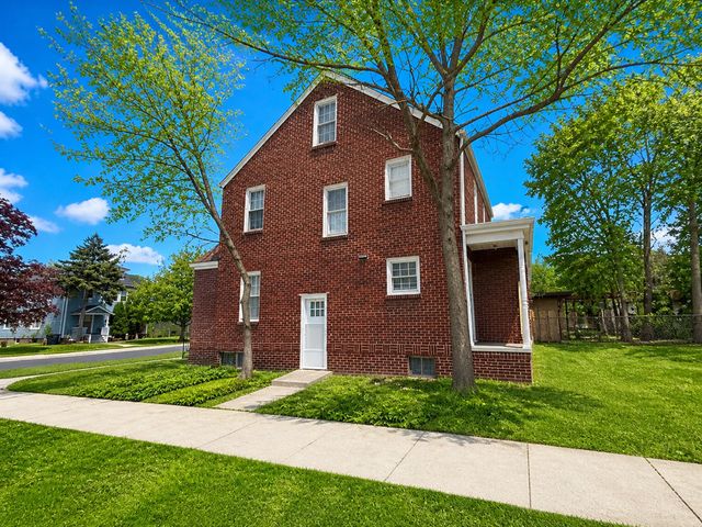 1527 Brookside Avenue, Waukegan, IL 60085