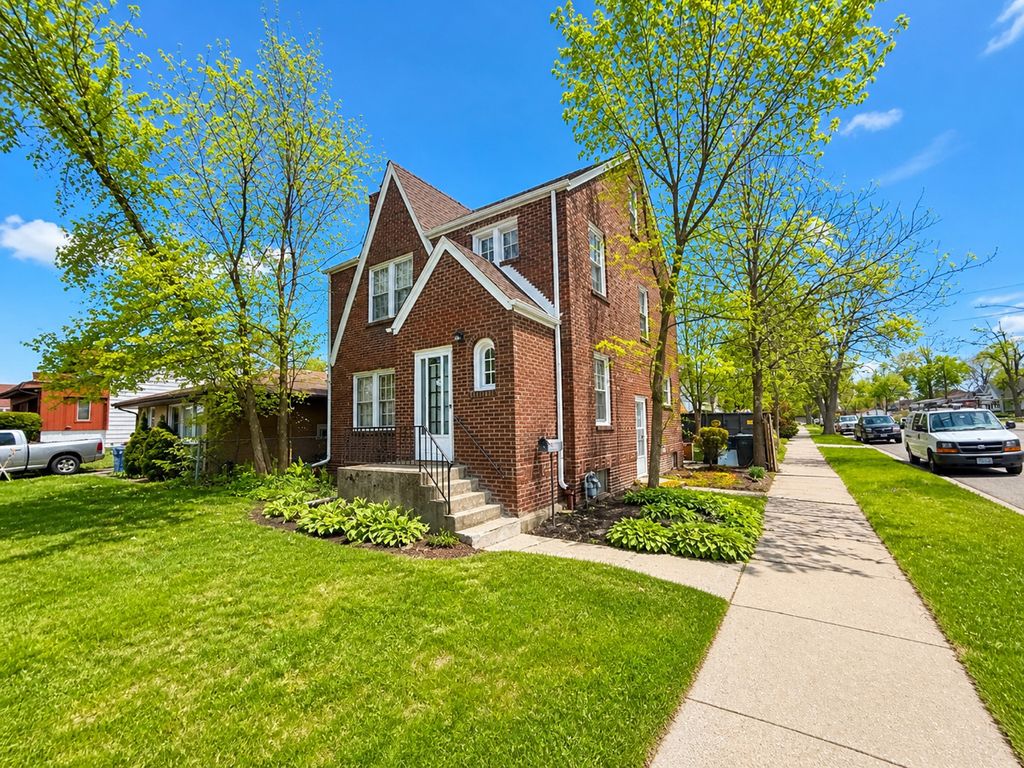 1527 Brookside Avenue, Waukegan, IL 60085