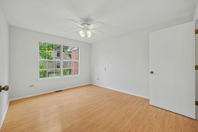 22 Delaware Court, Schaumburg, IL 60193
