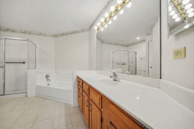 22 Delaware Court, Schaumburg, IL 60193