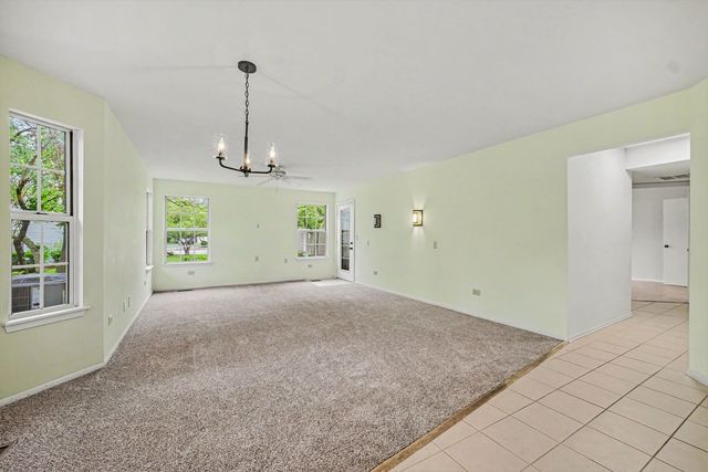 22 Delaware Court, Schaumburg, IL 60193