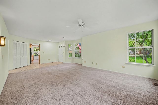 22 Delaware Court, Schaumburg, IL 60193