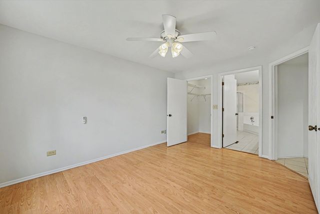 22 Delaware Court, Schaumburg, IL 60193