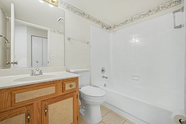 22 Delaware Court, Schaumburg, IL 60193