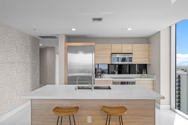 16385 Biscayne Blvd 3201, North Miami Beach, FL 33160