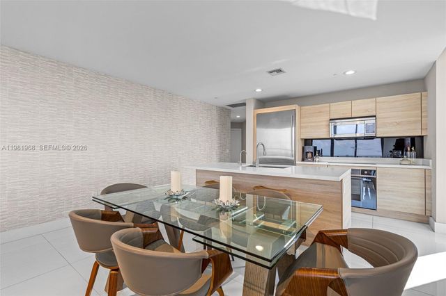 16385 Biscayne Blvd 3201, North Miami Beach, FL 33160