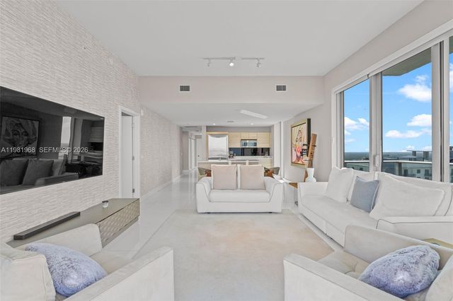 16385 Biscayne Blvd 3201, North Miami Beach, FL 33160