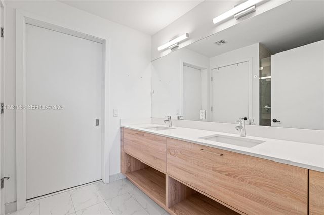 16385 Biscayne Blvd 3201, North Miami Beach, FL 33160
