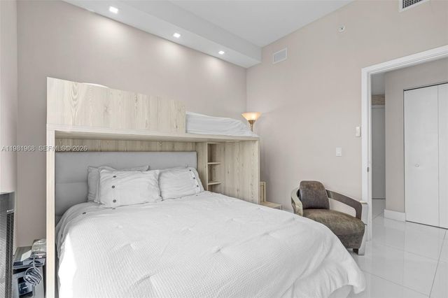 16385 Biscayne Blvd 3201, North Miami Beach, FL 33160