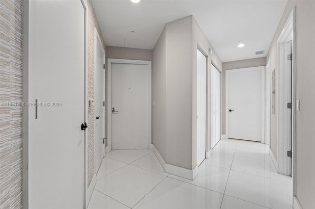 16385 Biscayne Blvd 3201, North Miami Beach, FL 33160