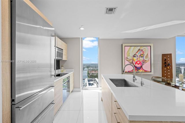16385 Biscayne Blvd 3201, North Miami Beach, FL 33160