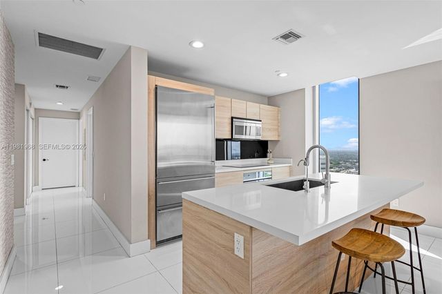 16385 Biscayne Blvd 3201, North Miami Beach, FL 33160